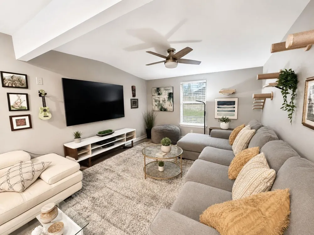 2043 Des Jardines Street Houston, TX 77023