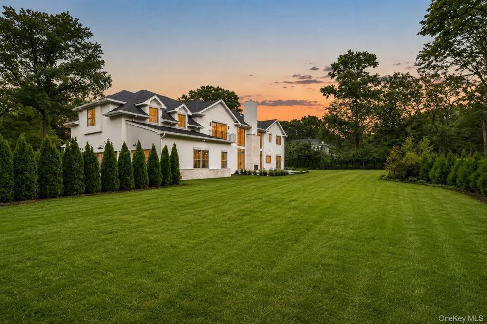 25 W Creek Farms Road Sands Point, NY 11050
