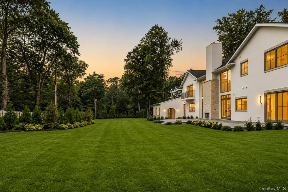 25 W Creek Farms Road Sands Point, NY 11050