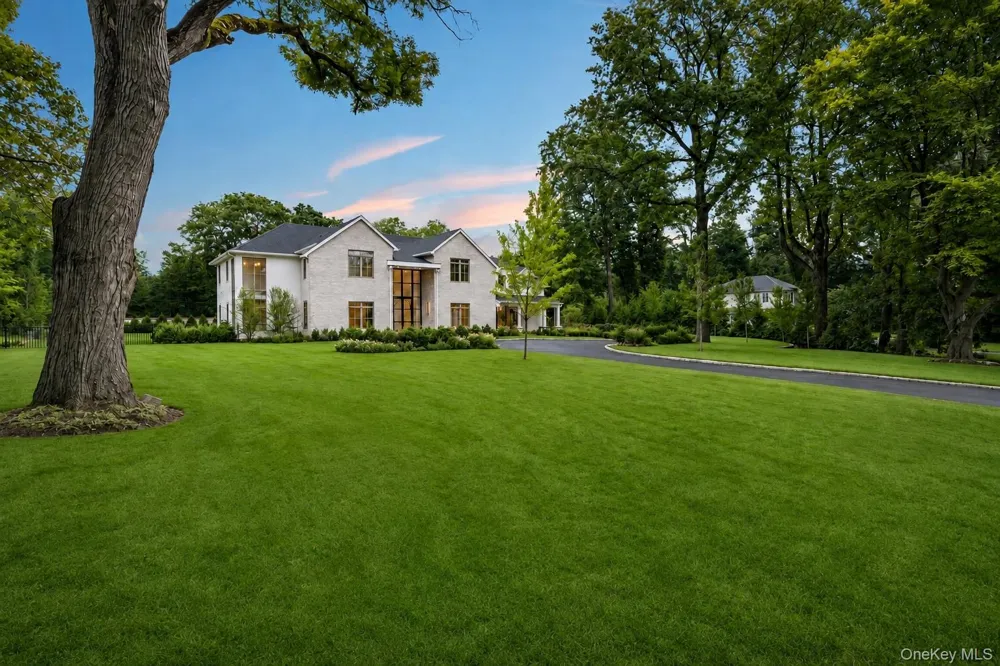 25 W Creek Farms Road Sands Point, NY 11050
