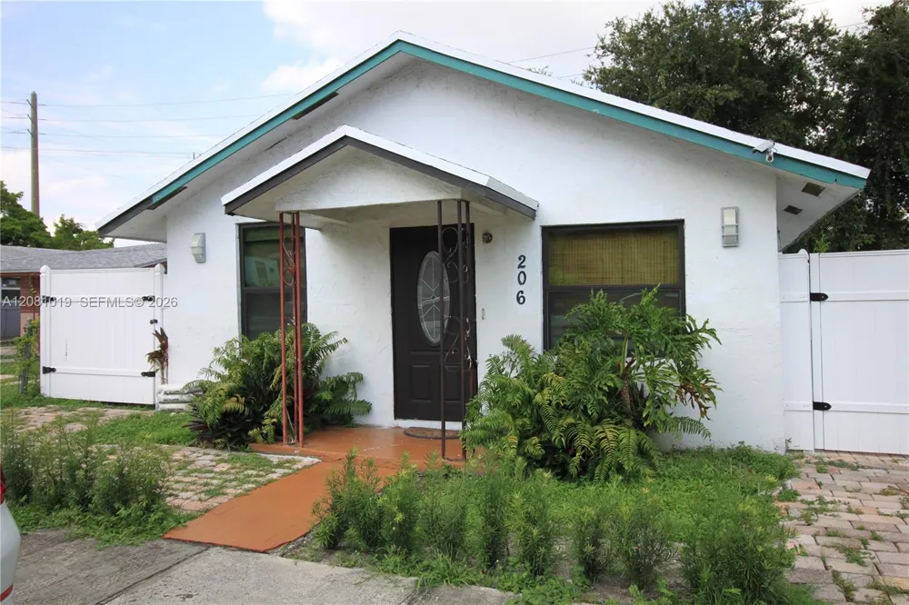 206 SW 2nd Ter Dania Beach, FL 33004