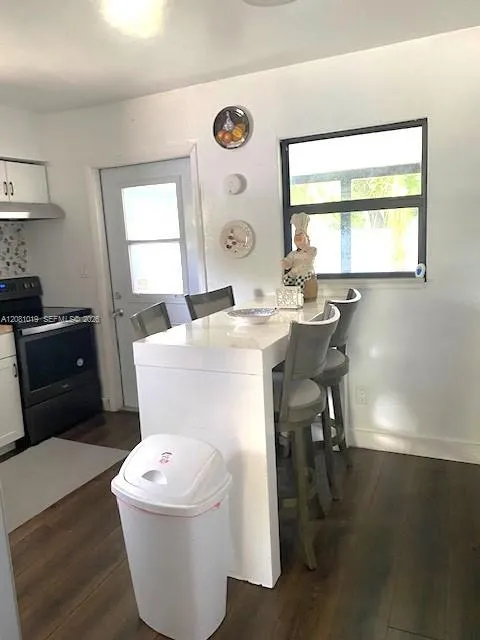 206 SW 2nd Ter Dania Beach, FL 33004