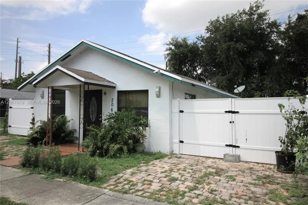 206 SW 2nd Ter Dania Beach, FL 33004