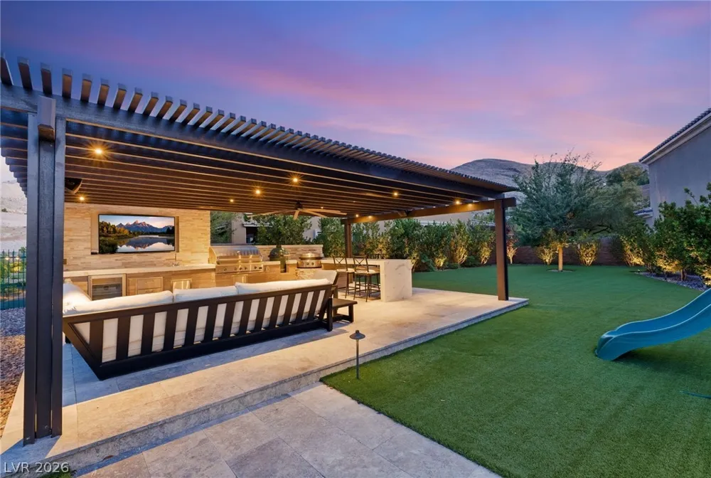 8 Olympia Chase Drive Las Vegas, NV 89141