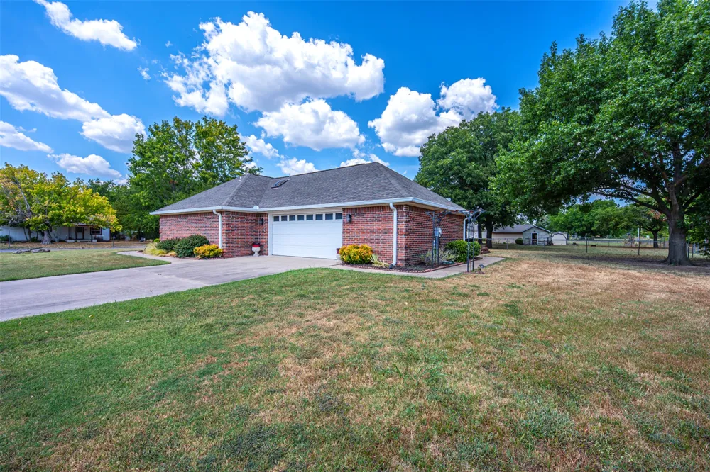 210 S 8th Davis, OK 73030