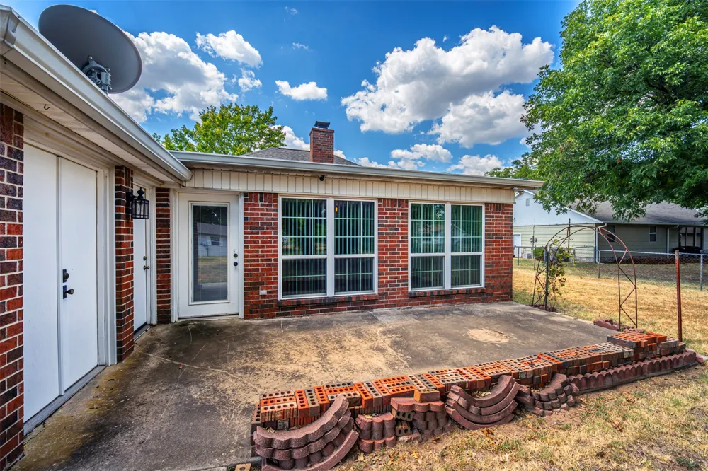210 S 8th Davis, OK 73030