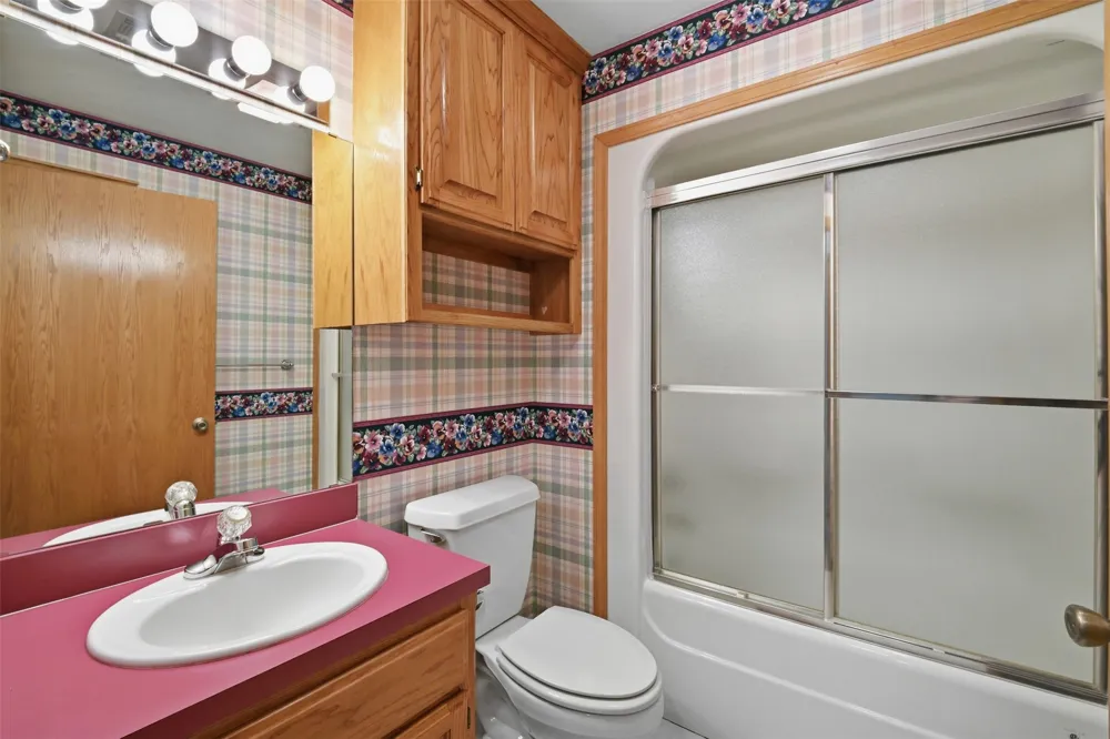 210 S 8th Davis, OK 73030