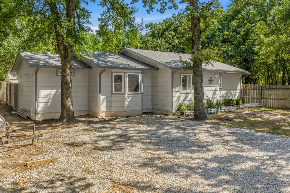 1976 Buckskin Road Ardmore, OK 73401