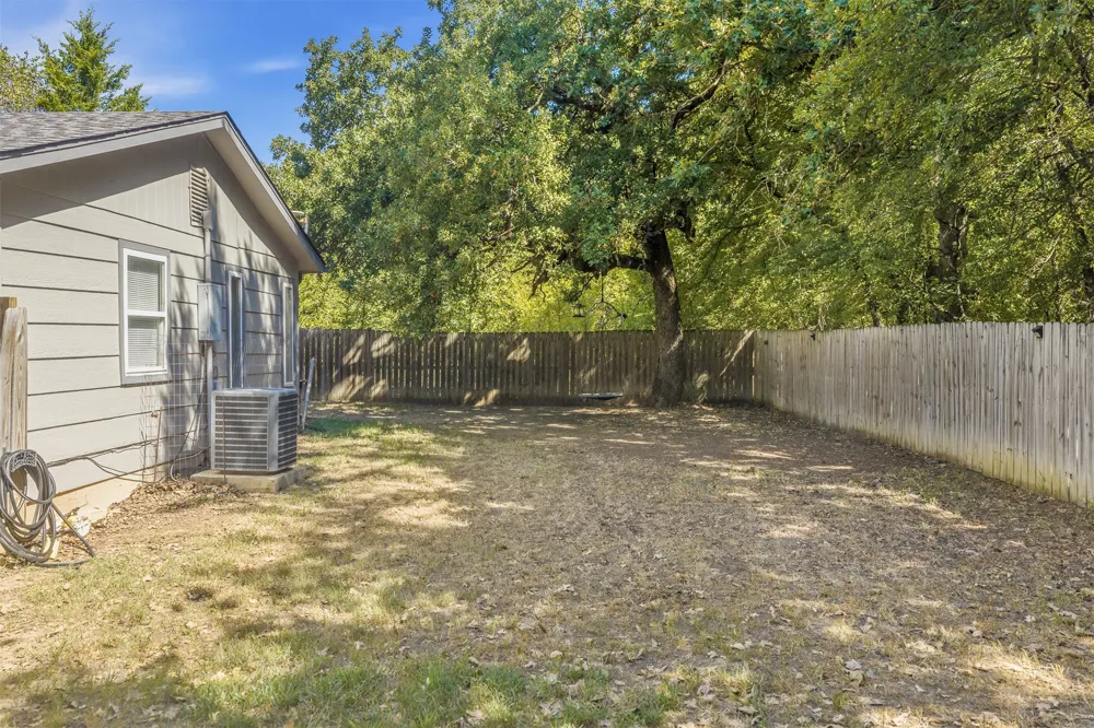 1976 Buckskin Road Ardmore, OK 73401