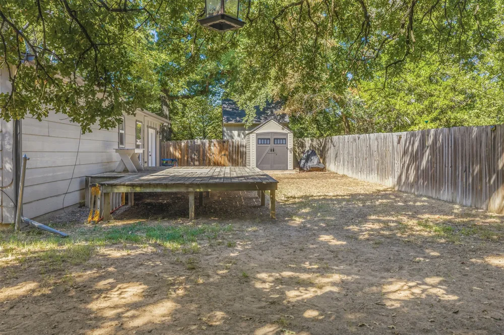 1976 Buckskin Road Ardmore, OK 73401