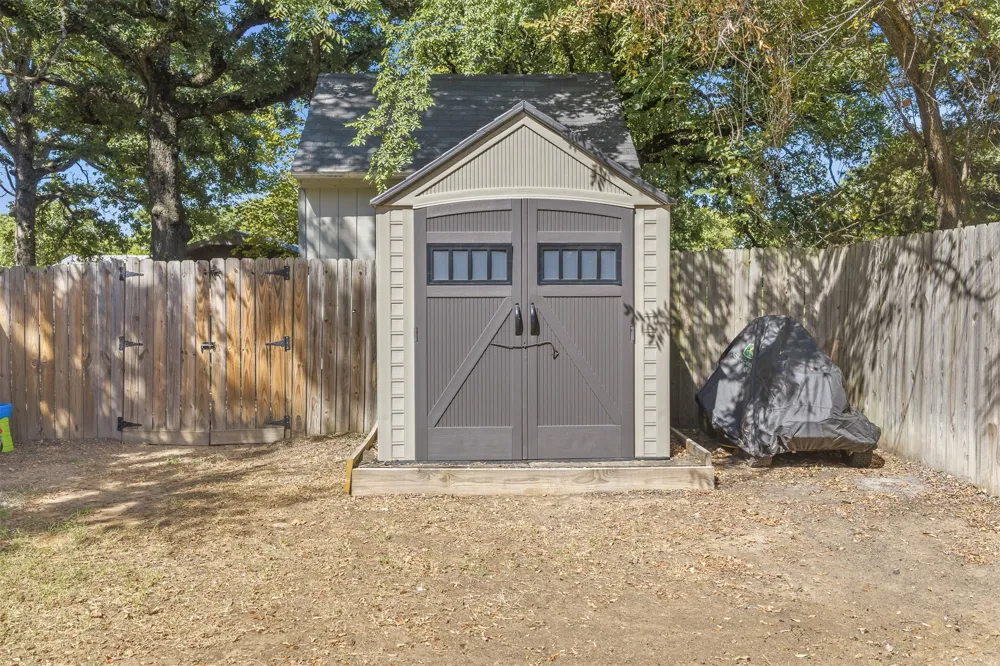 1976 Buckskin Road Ardmore, OK 73401