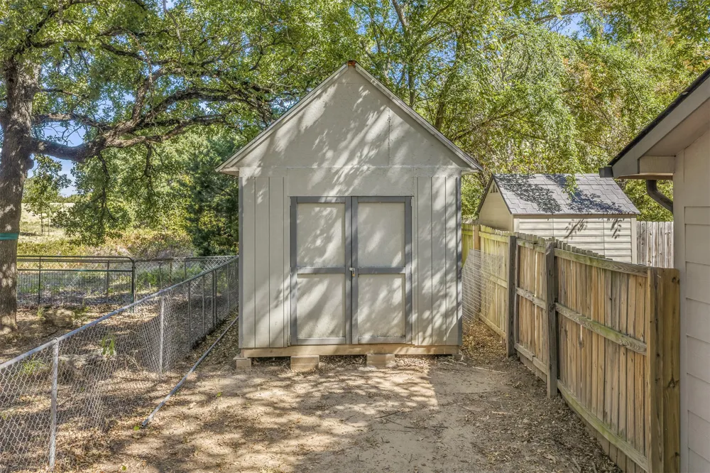 1976 Buckskin Road Ardmore, OK 73401