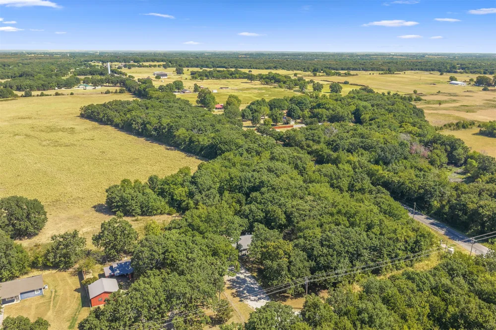 1976 Buckskin Road Ardmore, OK 73401