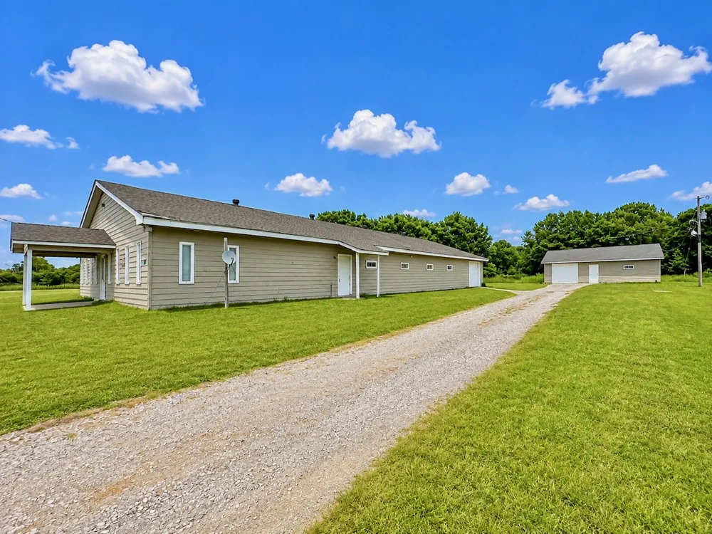 4550 Enos Road Kingston, OK 73439