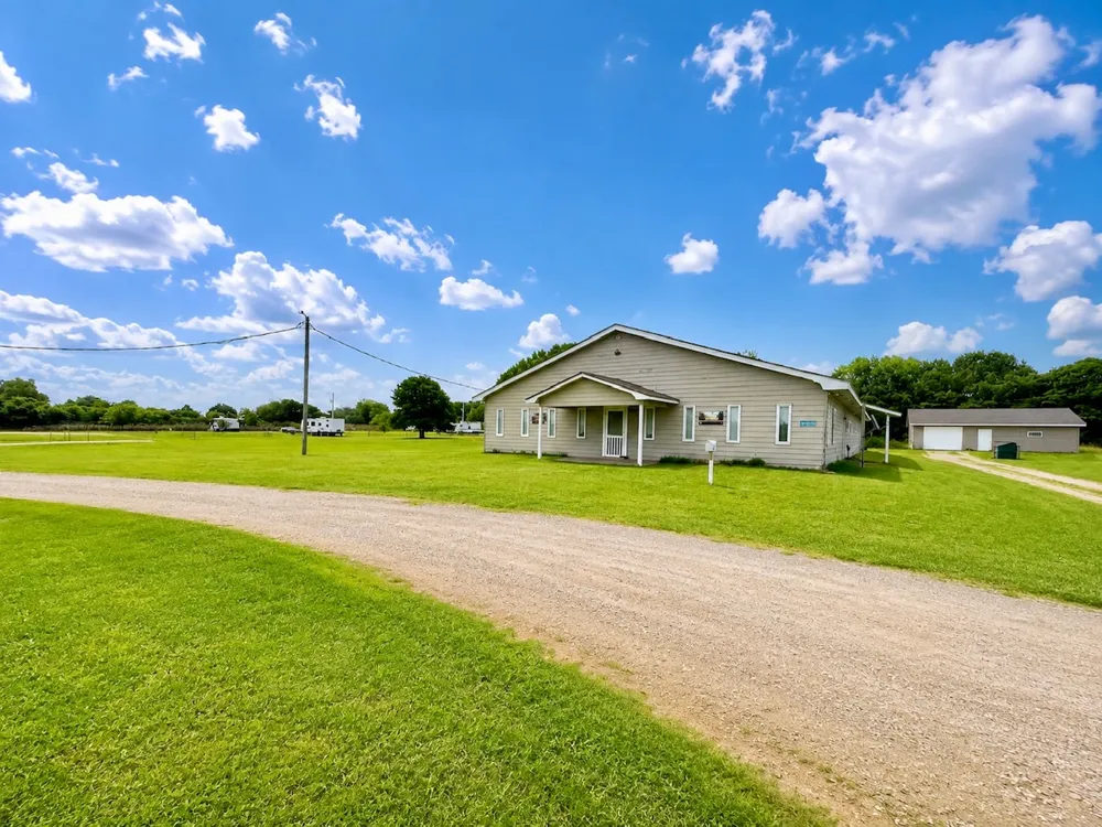 4550 Enos Road Kingston, OK 73439