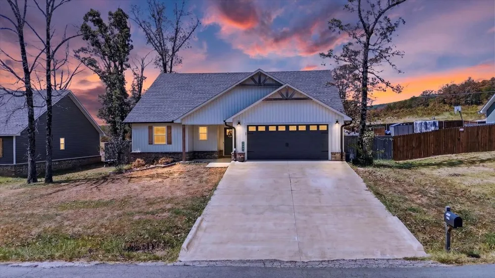 32795 Webb Lane Poteau, OK 74953