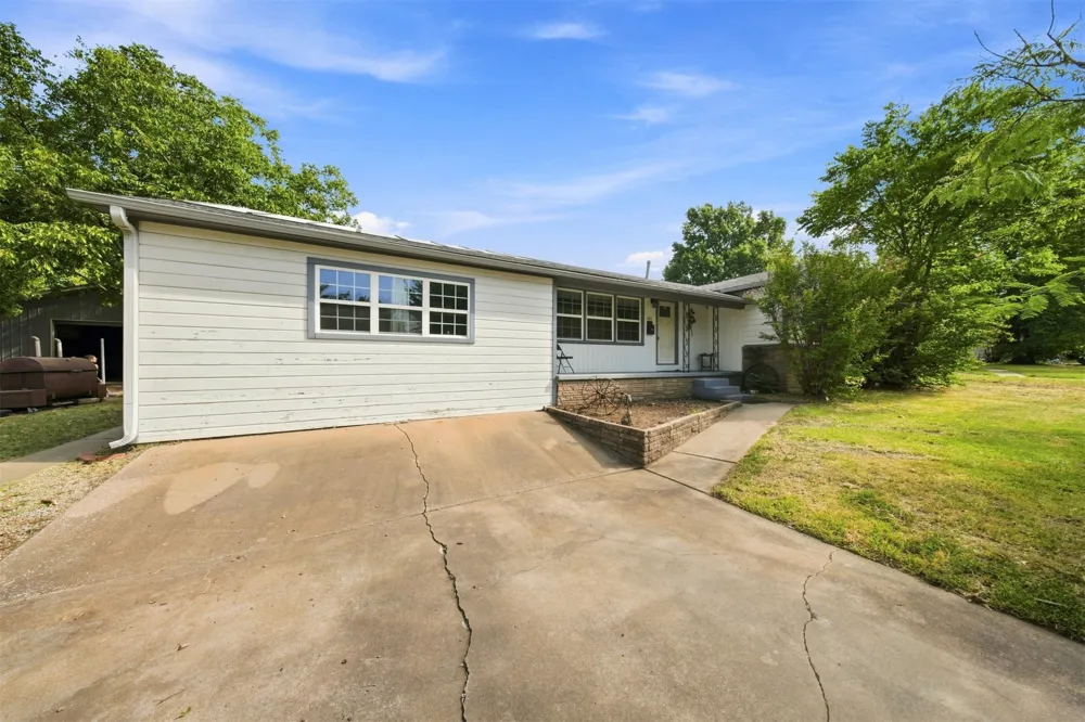 1408 E Cherry Street E Cushing, OK 74023