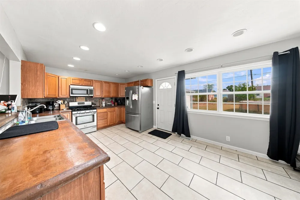 1408 E Cherry Street E Cushing, OK 74023