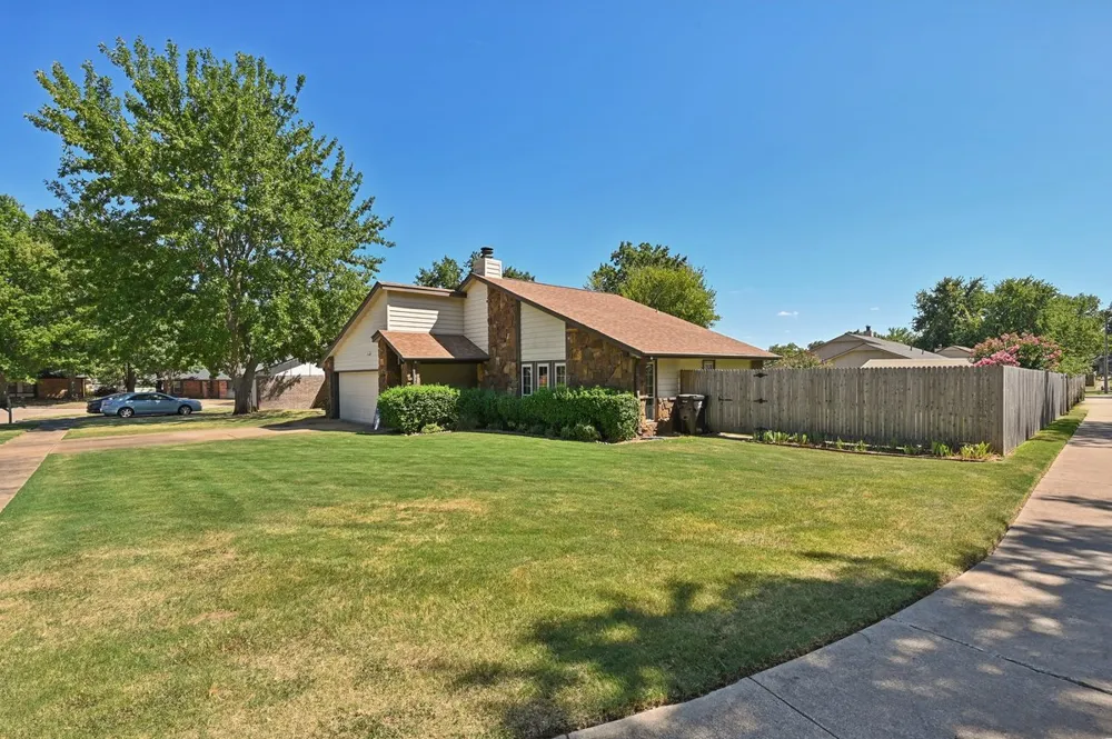 1117 W Vicksburg Place Broken Arrow, OK 74011