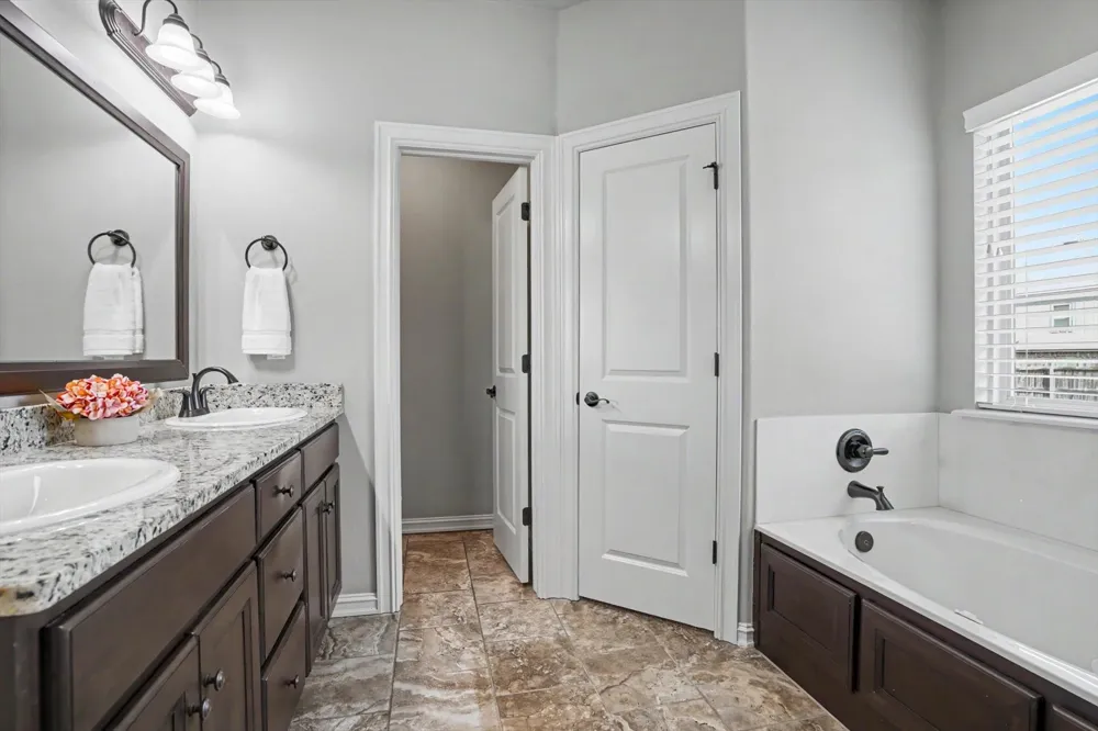 5831 E 145th Place S Bixby, OK 74008