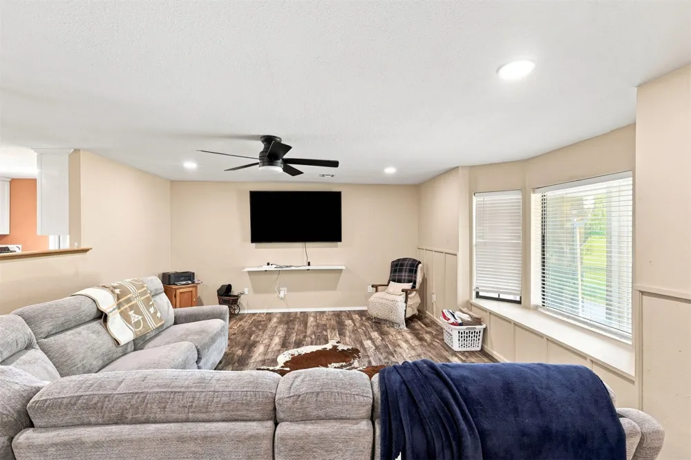 21331 W Cookson Bend Cookson, OK 74427