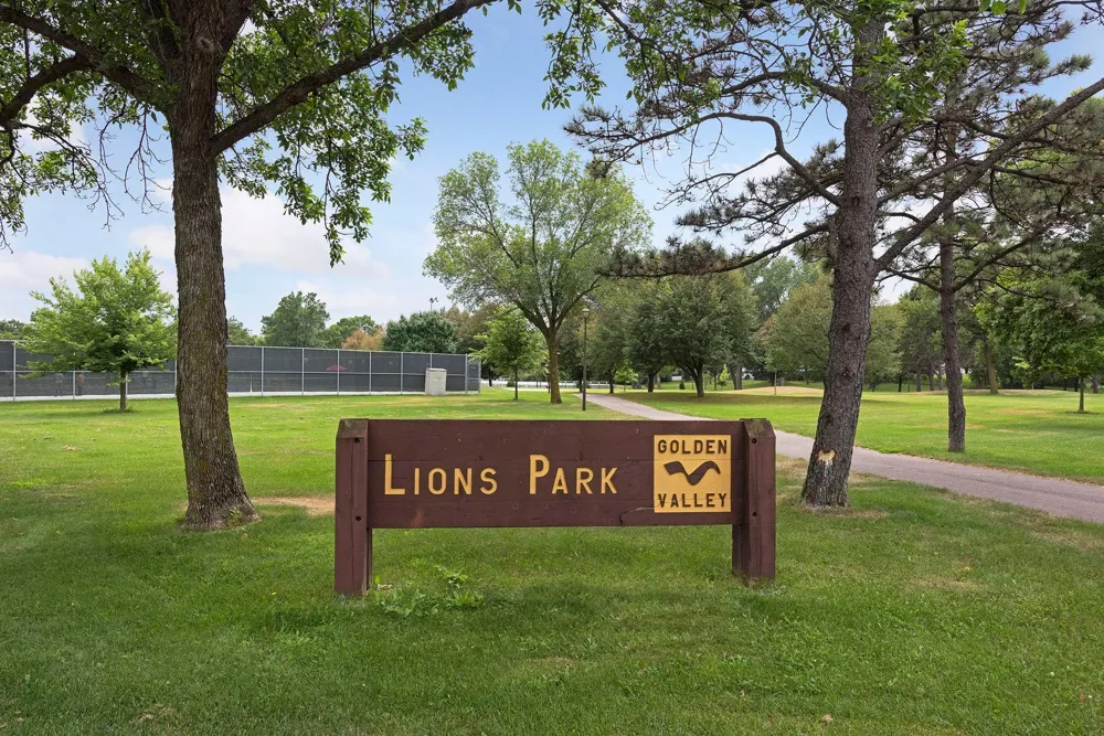7310 Harold Avenue Golden Valley, MN 55427