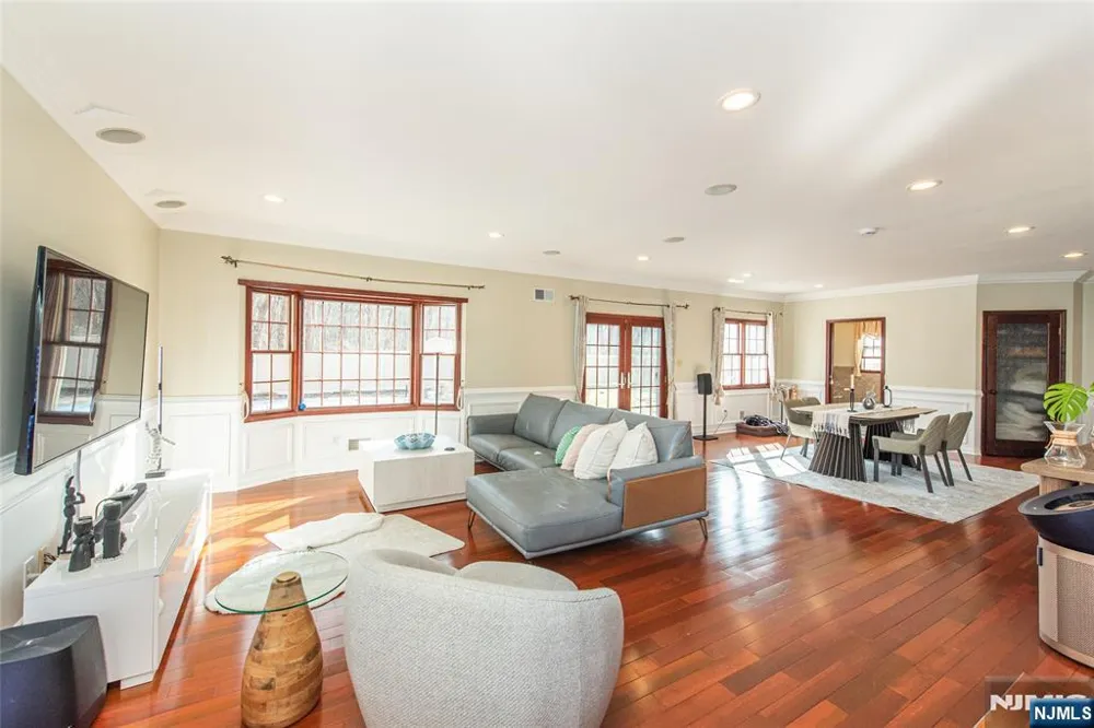 35 Waughaw Road Montville Township, NJ 07082