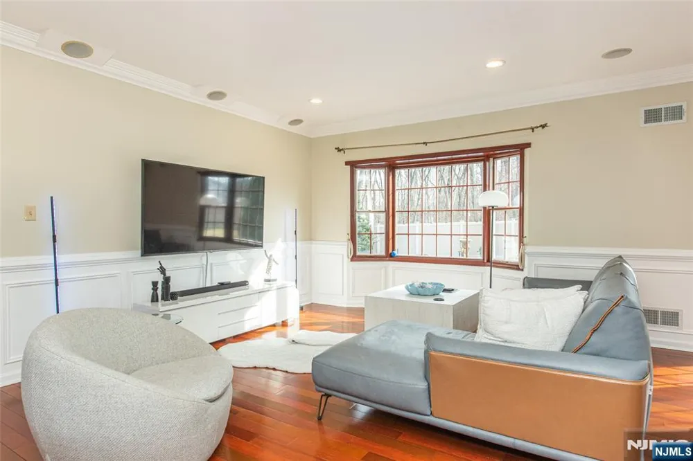 35 Waughaw Road Montville Township, NJ 07082