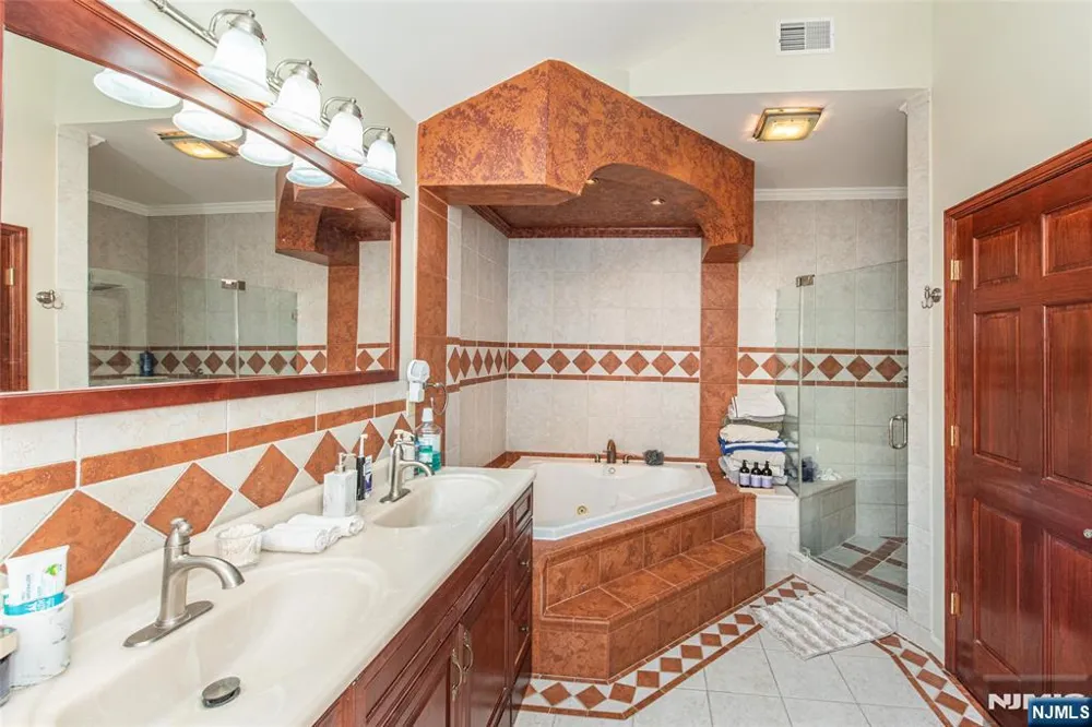 35 Waughaw Road Montville Township, NJ 07082