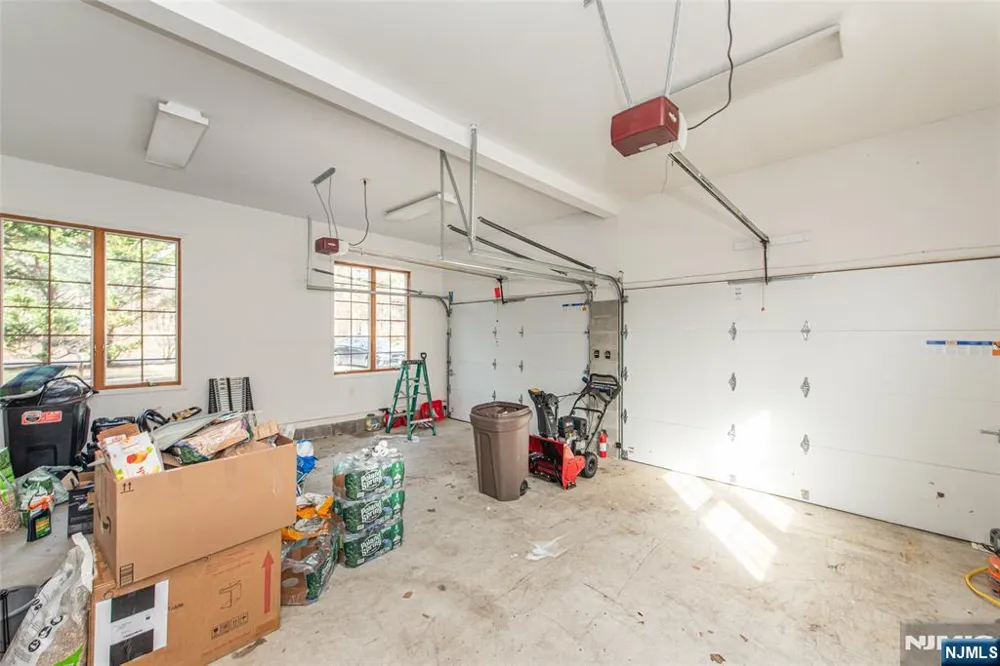 35 Waughaw Road Montville Township, NJ 07082