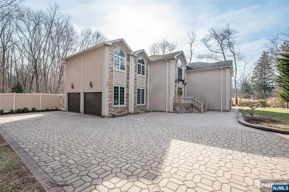 35 Waughaw Road Montville Township, NJ 07082