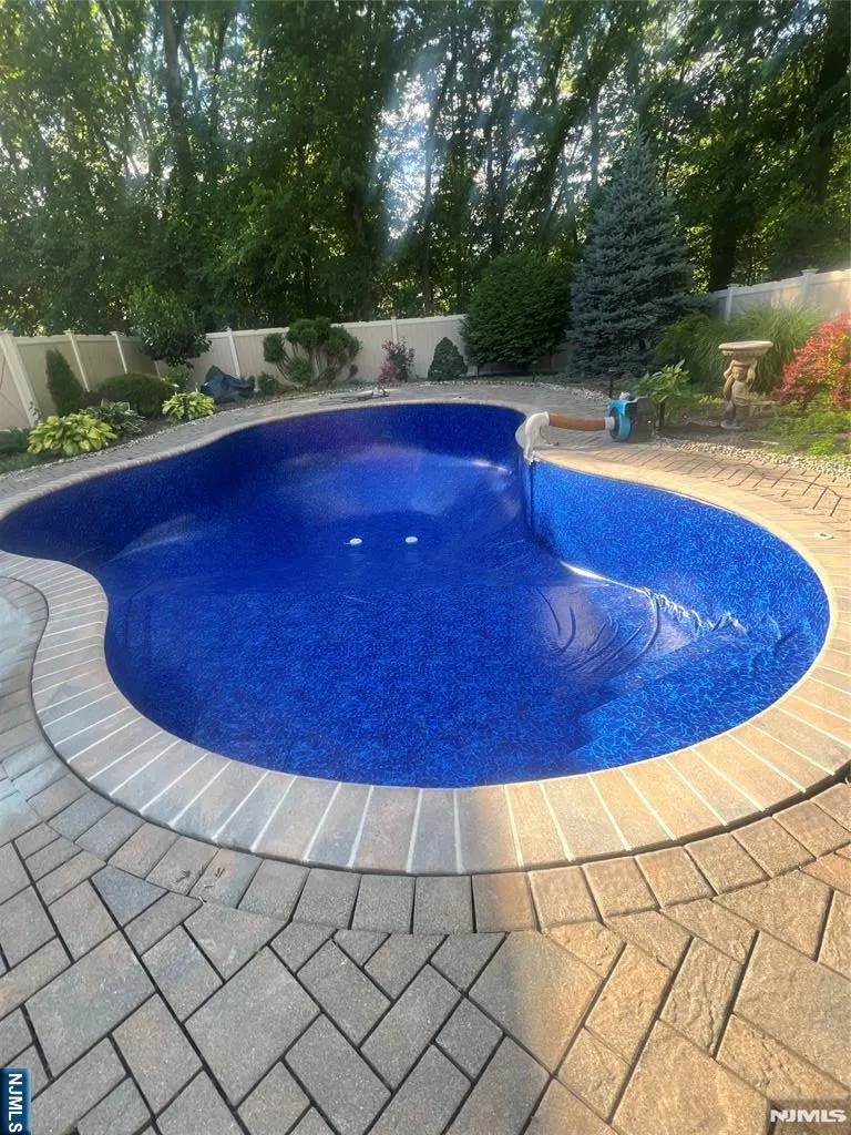 35 Waughaw Road Montville Township, NJ 07082