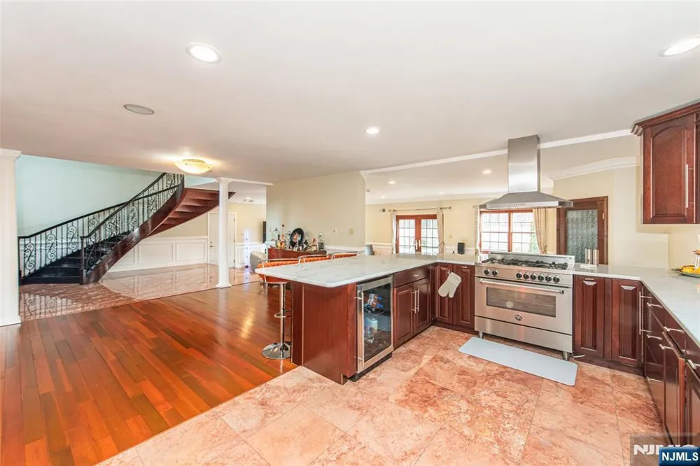 35 Waughaw Road Montville Township, NJ 07082