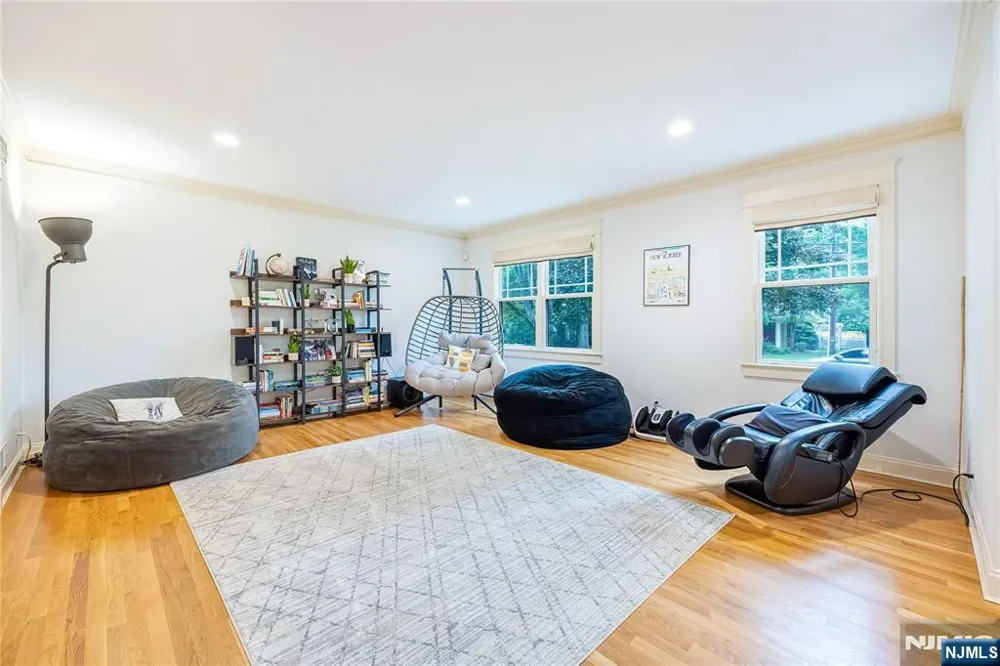 41 Downey Drive Tenafly, NJ 07670