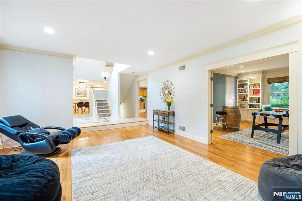 41 Downey Drive Tenafly, NJ 07670