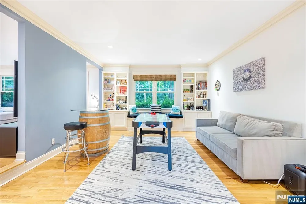 41 Downey Drive Tenafly, NJ 07670
