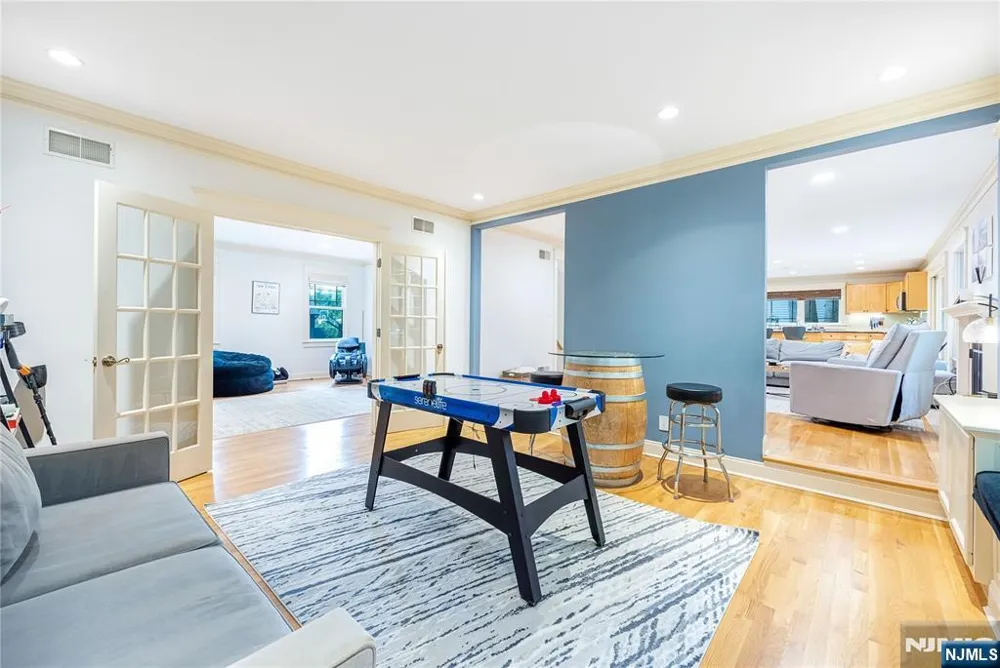 41 Downey Drive Tenafly, NJ 07670