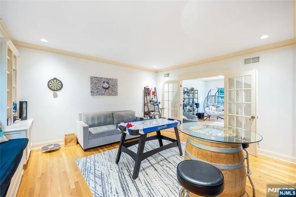 41 Downey Drive Tenafly, NJ 07670