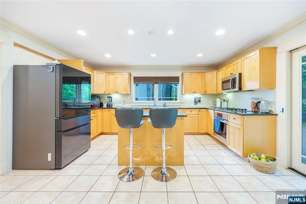 41 Downey Drive Tenafly, NJ 07670