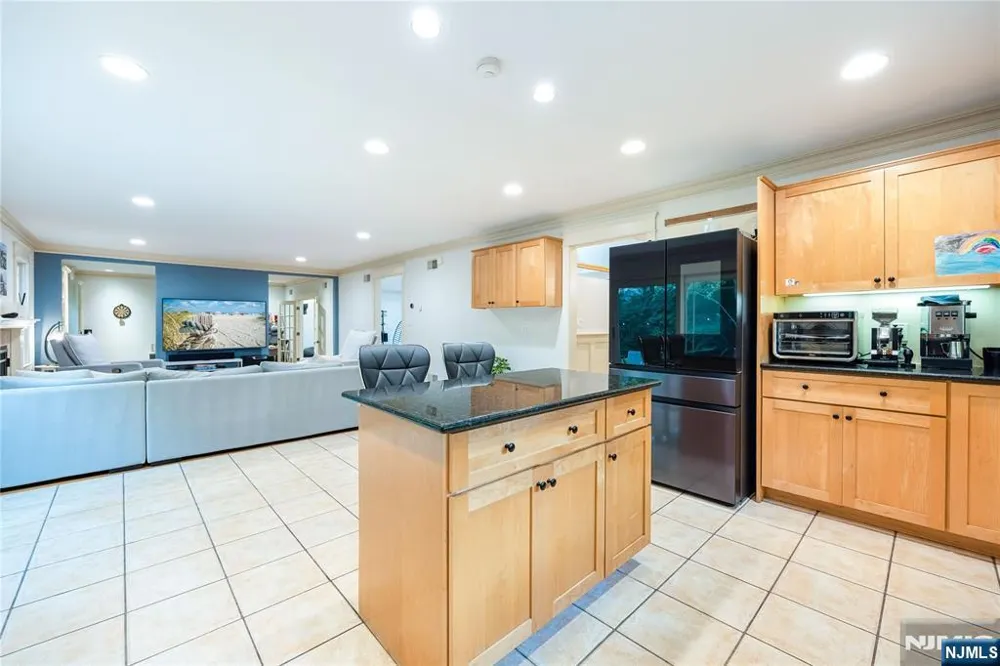41 Downey Drive Tenafly, NJ 07670