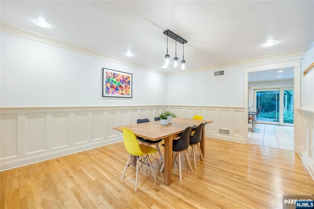 41 Downey Drive Tenafly, NJ 07670