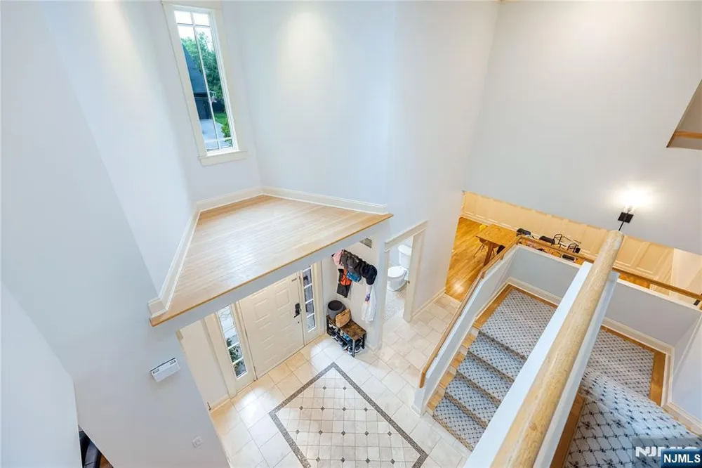 41 Downey Drive Tenafly, NJ 07670