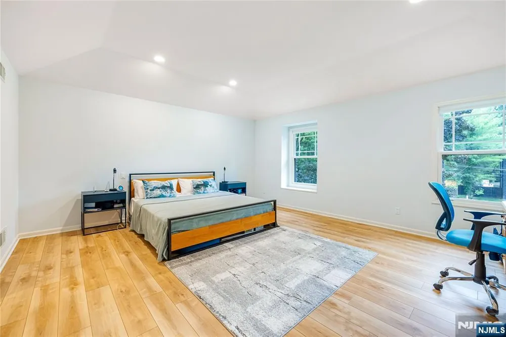 41 Downey Drive Tenafly, NJ 07670