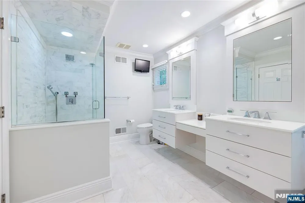 41 Downey Drive Tenafly, NJ 07670