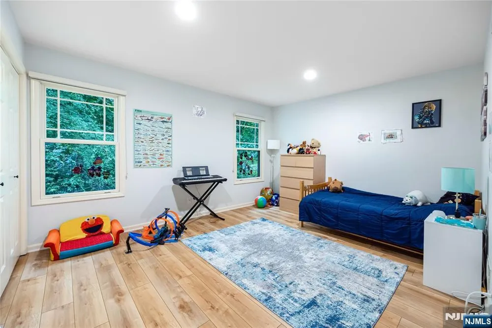 41 Downey Drive Tenafly, NJ 07670