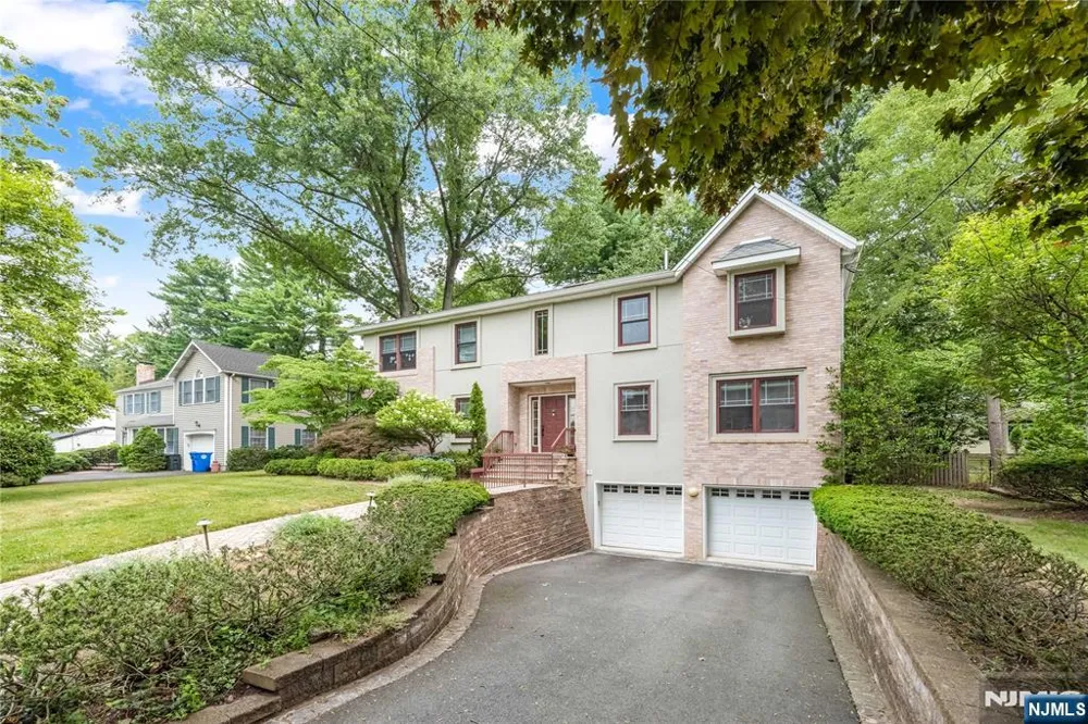 41 Downey Drive Tenafly, NJ 07670