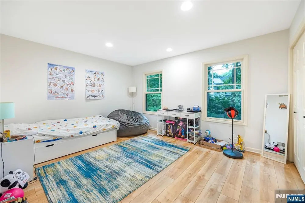 41 Downey Drive Tenafly, NJ 07670