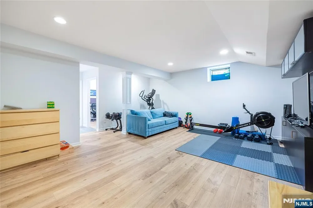 41 Downey Drive Tenafly, NJ 07670