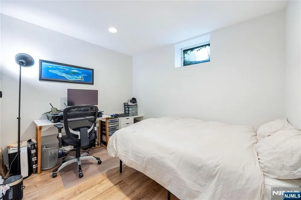 41 Downey Drive Tenafly, NJ 07670