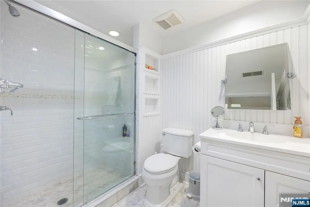 41 Downey Drive Tenafly, NJ 07670